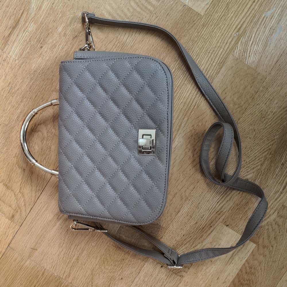 Elizabeth Grant cross body quilted purse